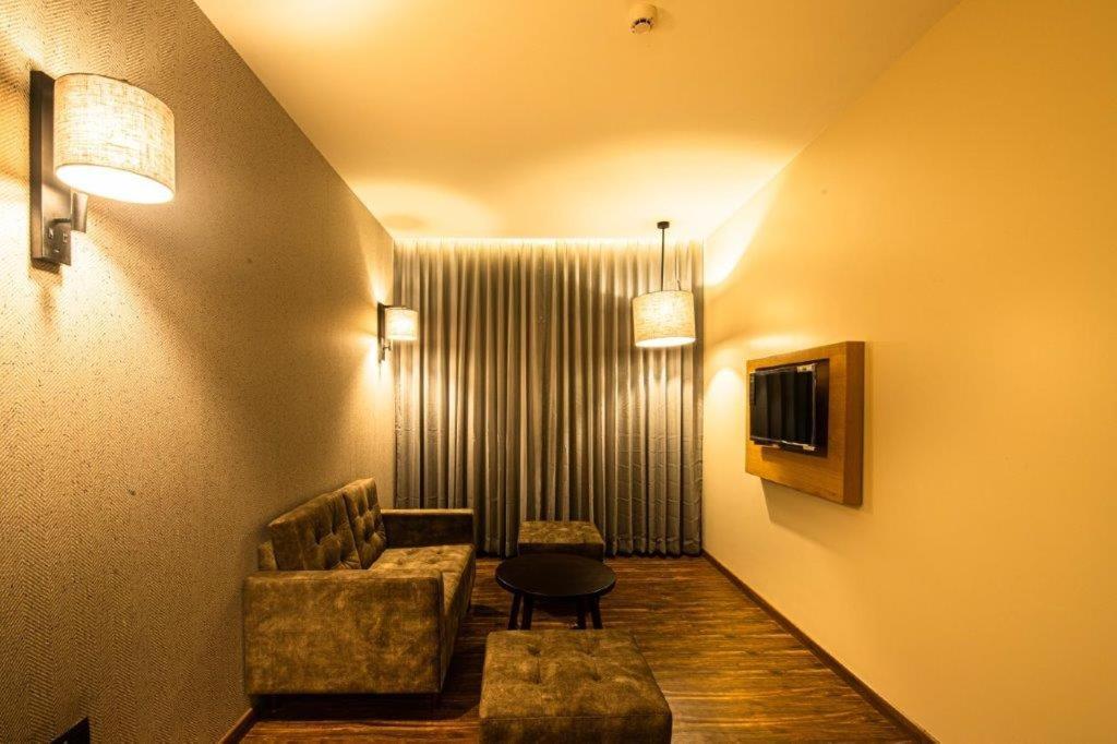 The Vern At Blvd Нашик Екстер'єр фото