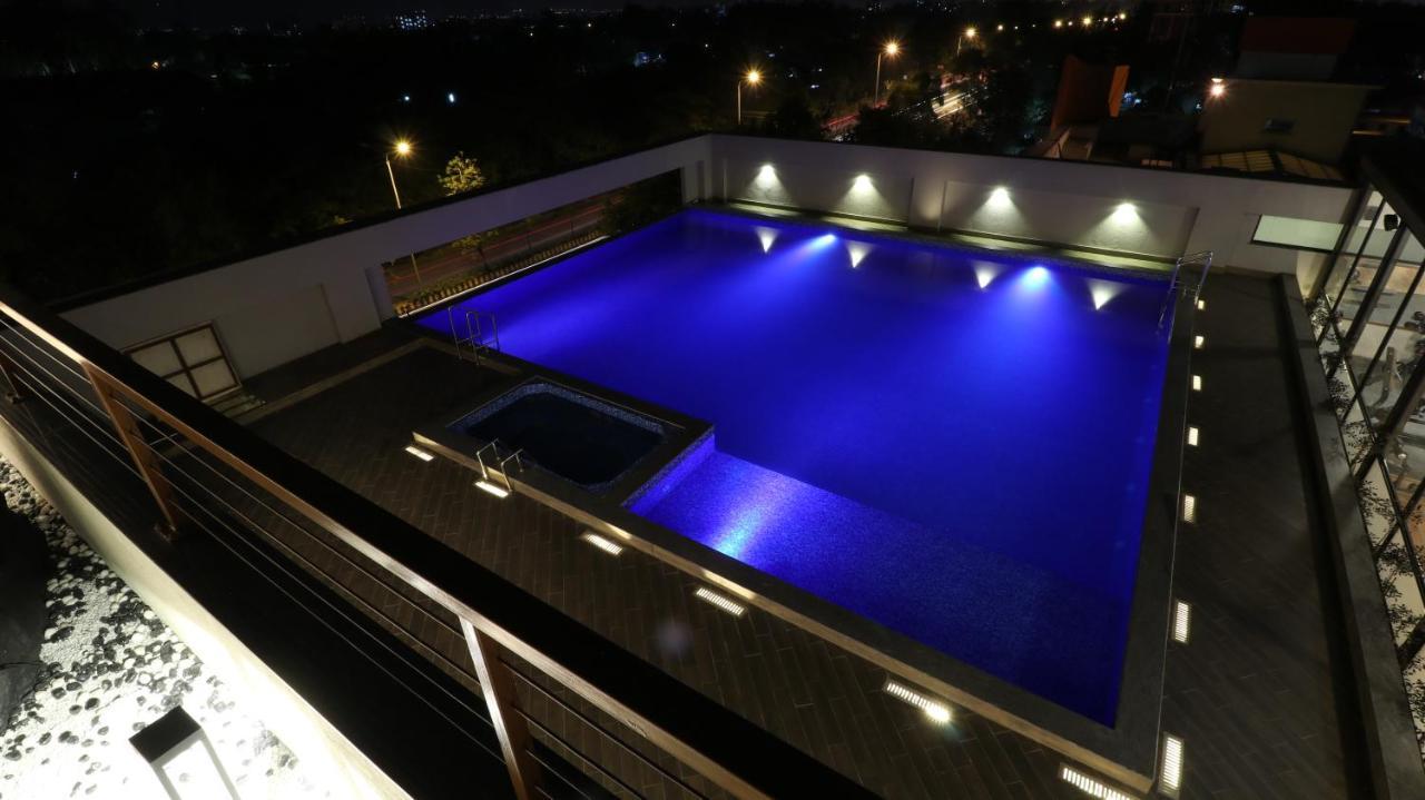 The Vern At Blvd Нашик Екстер'єр фото