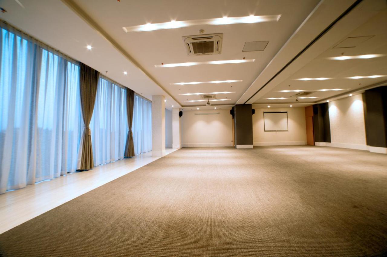 The Vern At Blvd Нашик Екстер'єр фото